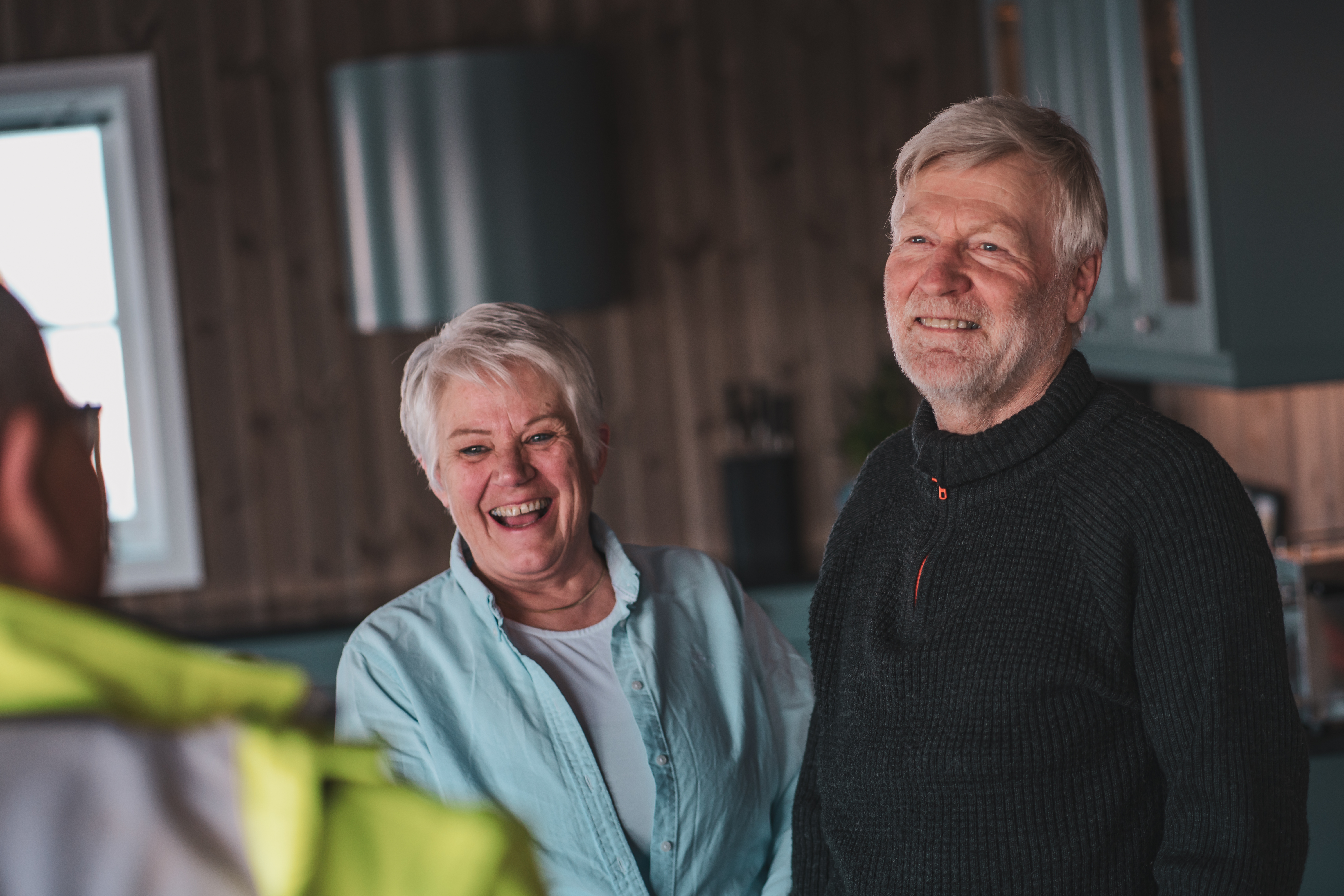 TENKER LOKALT: Ekteparet Margit Sletten og Jan Peder Østlie var bestemte på at de ville ha en lokal aktør. Valget falt på OM Bakken Bygg AS, en beslutning de ikke angrer på.