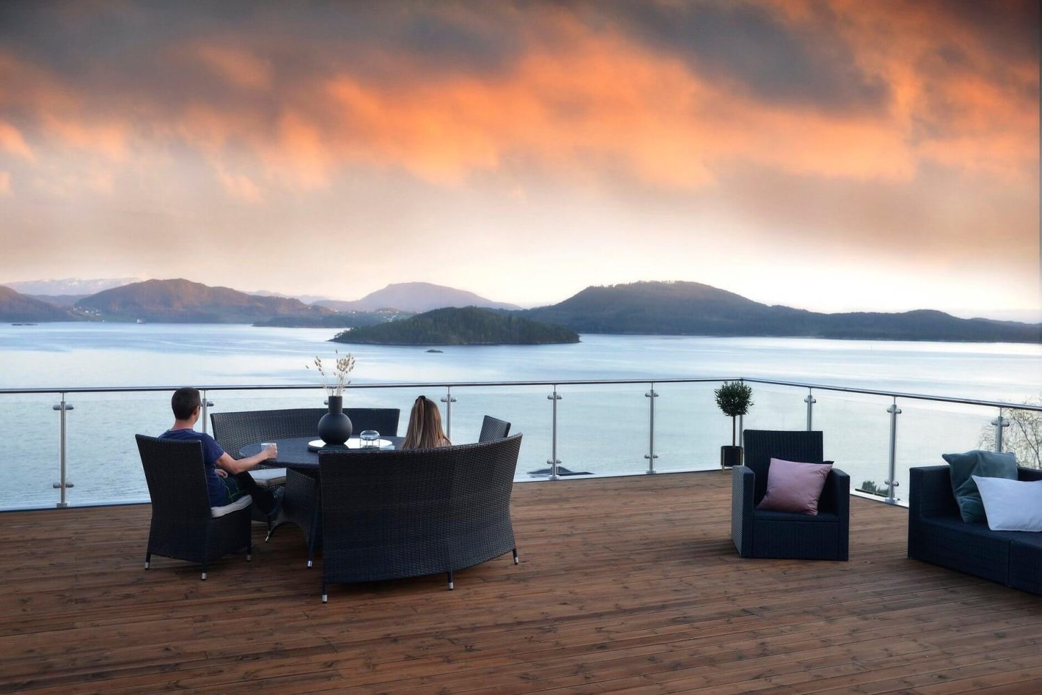 Terrasse med majestetisk utsikt over fjorden