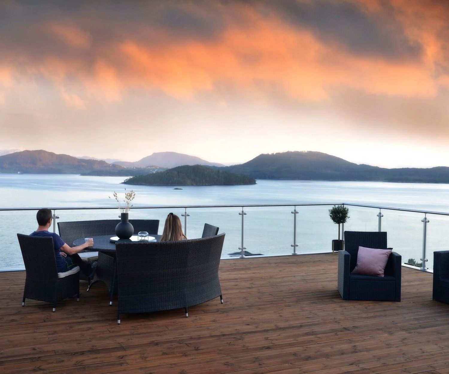 Terrasse med majestetisk utsikt over fjorden