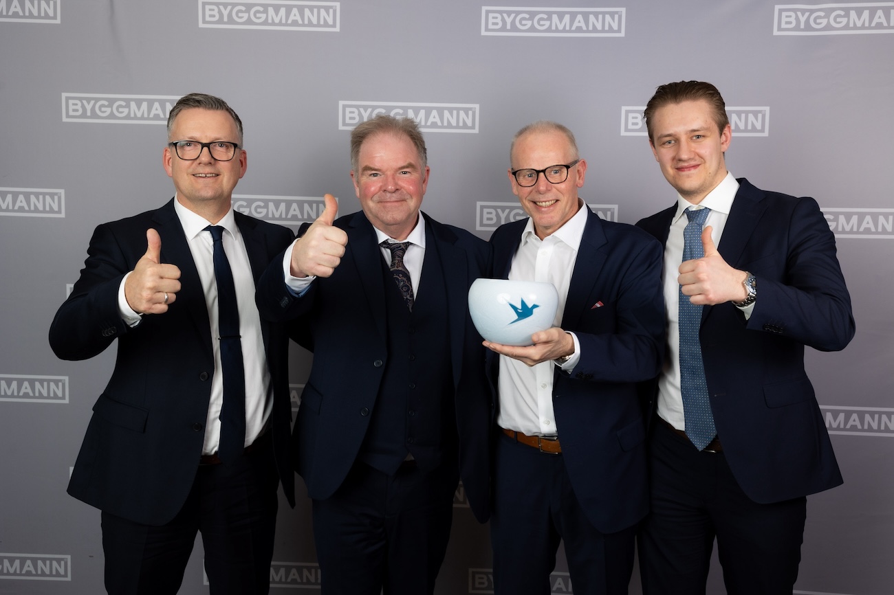 Fra venstre Oddgeir Sørlie (Byggmann), Hans Erik Smedsrud, Kjeld Madsen (Gilje Tre) og Daniel Blindheim. (Foto: Marte Bjørgum)