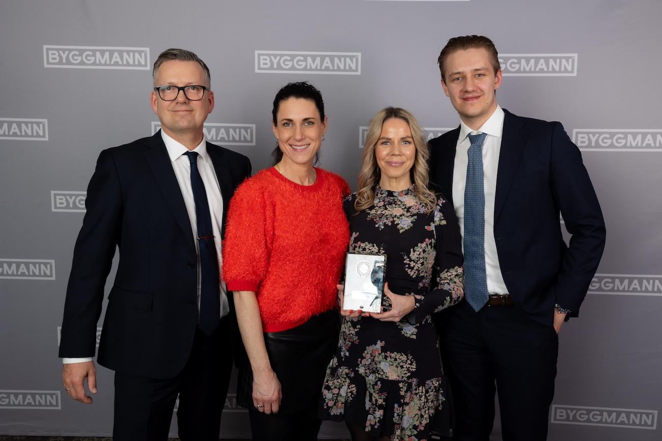 Fra venstre Oddgeir Sørlie (Byggmann), Carina Moe Gjerde, Christin Skjong fra Hagen og Daniel Blindheim. (Foto: Marte Bjørgum)